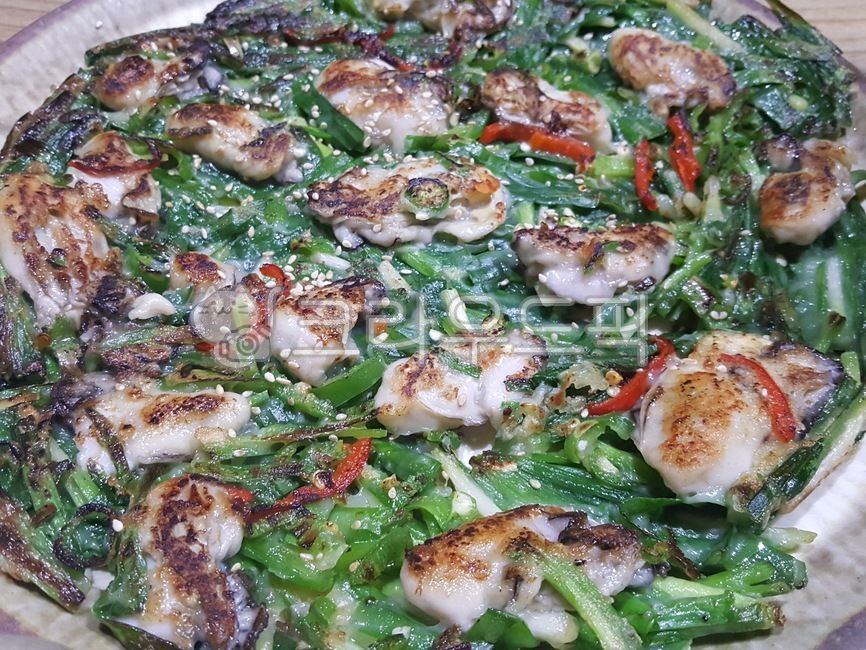 Drink snacks,Korean cuisine,Korean food,chive pancake,Korean,jeon,Guljeon,Gulbuchuchujeon,seafood dishes,food