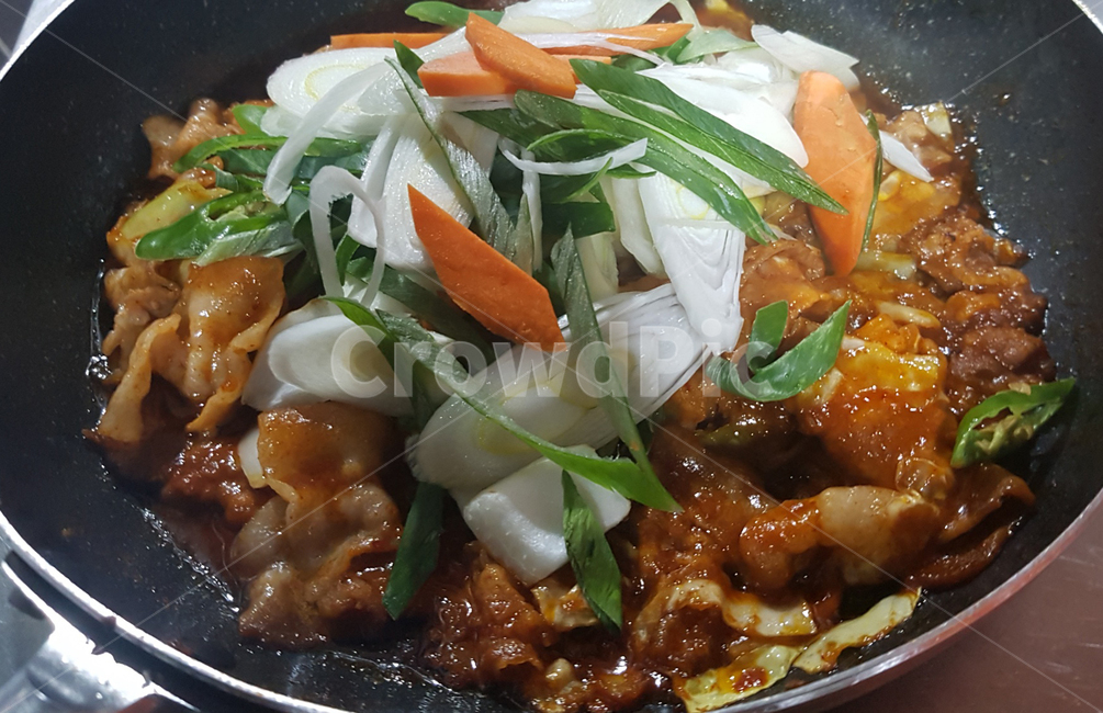 제육볶음,두루치기,돼지두루치기,매운두루치기,고추장두루치기,고추장제육,매운제육,불고기,음식,식재료,요리,food,cook,meal,dishes,food reserves,한식,한국음식,한국요리,korean food,korean dishes,korean meal,korean cook