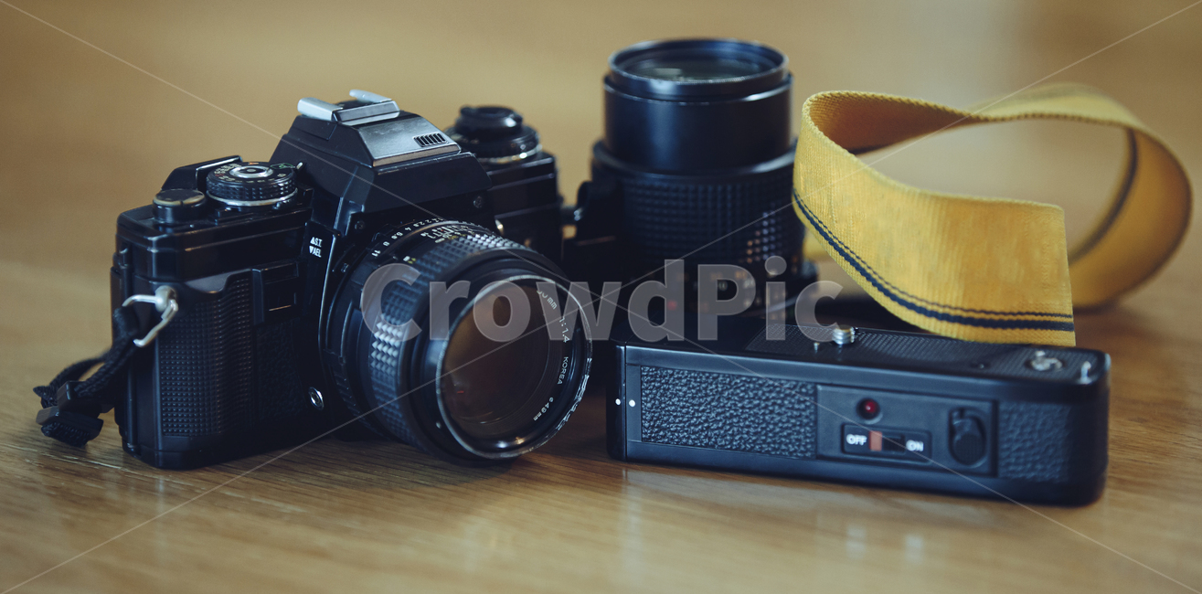 manual focus,electronics,135mm lens,retro,minolta,strap,Retro sensibility,lens,Electronic products,auto winder,manual lens,camera,table,film camera