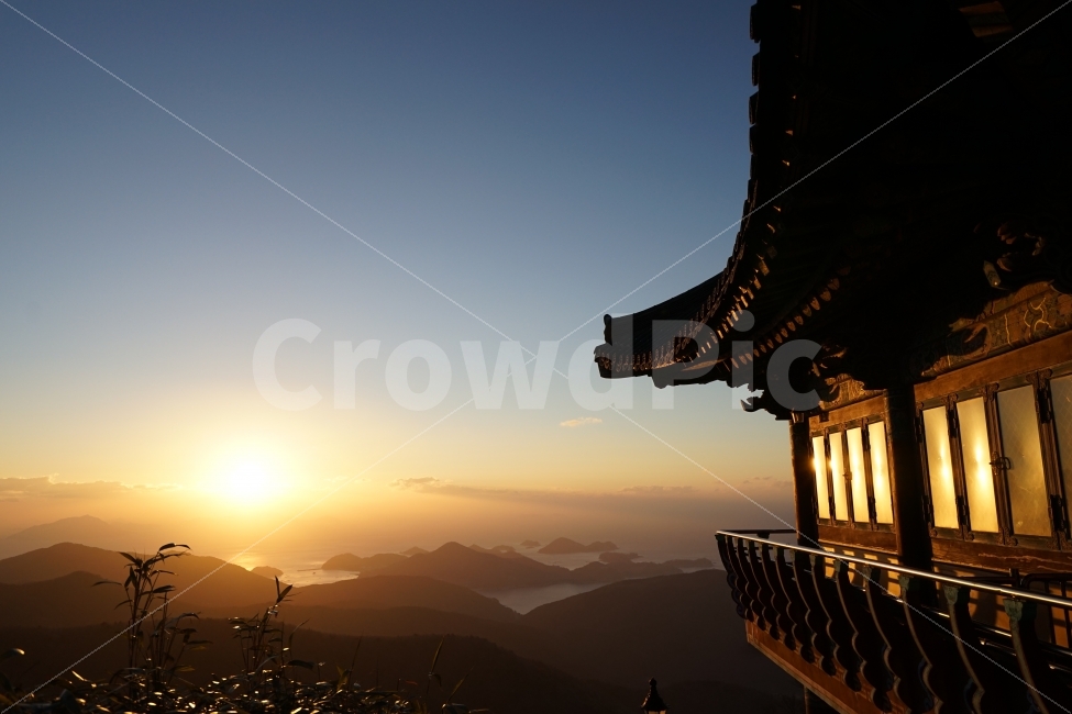 일출,절,풍경,산,남해,바다,섬,햇살,자연,풍경,nature,landscape,한국전통,한국문화,korean traditional,korean culture,종교,신앙,religion,belief,faith,building,건물,architecture,건축물,temple,신전,pagoda,탑,shrine,신사,worship,예배