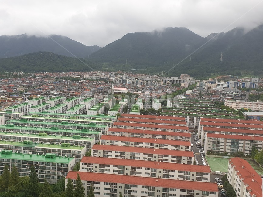 아파트,저층,옥상,지붕,산,구름,아파트단지