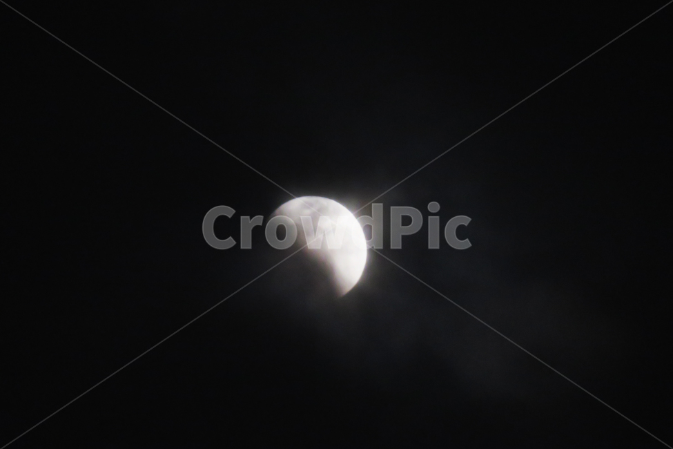 자연,달,밤,구름,구름에가린달,음력이클립스,우주,별,천문학,식,moon,astronomy,eclipse,universe,lunareclipse,night,outerspace,space,outdoors,nature,야경,밤,풍경,nightscape,night,landscape,옥외,outer space,대기권 밖