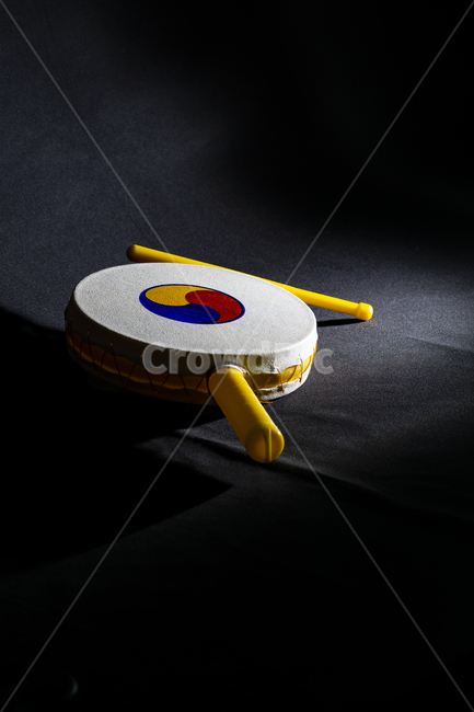소고,전통,악기,한국,국악,풍물놀이,검은배경,음악,koreantraditional,koreanculture,악기,음향기기,musical instrument,musical equipment