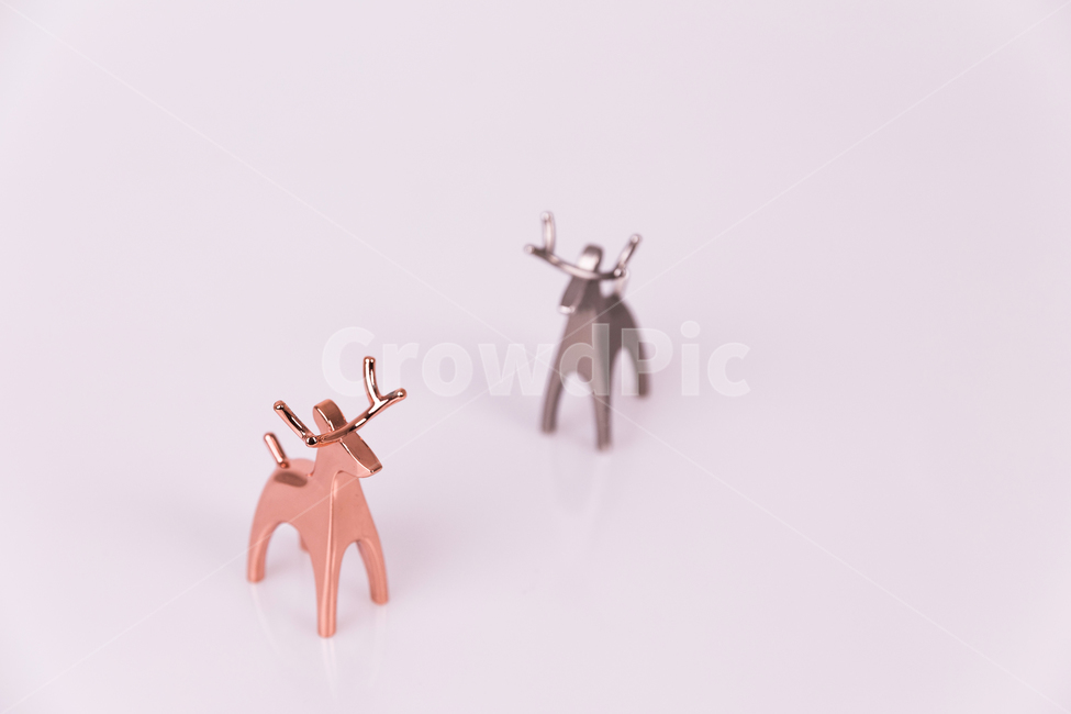 상징,심리학,생활,커플,사슴,동상,골드,실버,함께,사랑,노루,금속,럭셔리,동물,뿔,반사,빤짝,광채,gold,jewelry,사물,물건,오브젝트,thing,object,matter,연출,컨셉,콘셉,direction,concept