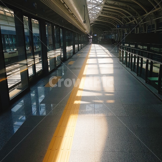지하철역,운서역,승강장,해질녘,필름카메라,노을,마무리,공항철도,전철,한산한,텅빈,쓸쓸한,대중교통