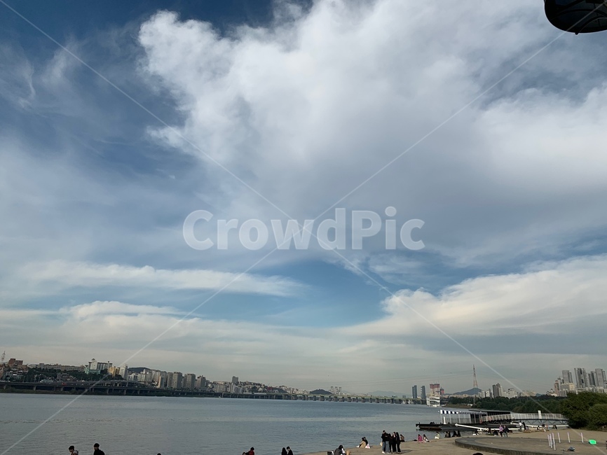 한강,랜드마크,도시,공원,하늘,구름,강,물,자연,풍경,옥외,사람,인간,건물,nature,outdoors,river,korea,landmark,city,sky,cloud,water,person,human,park