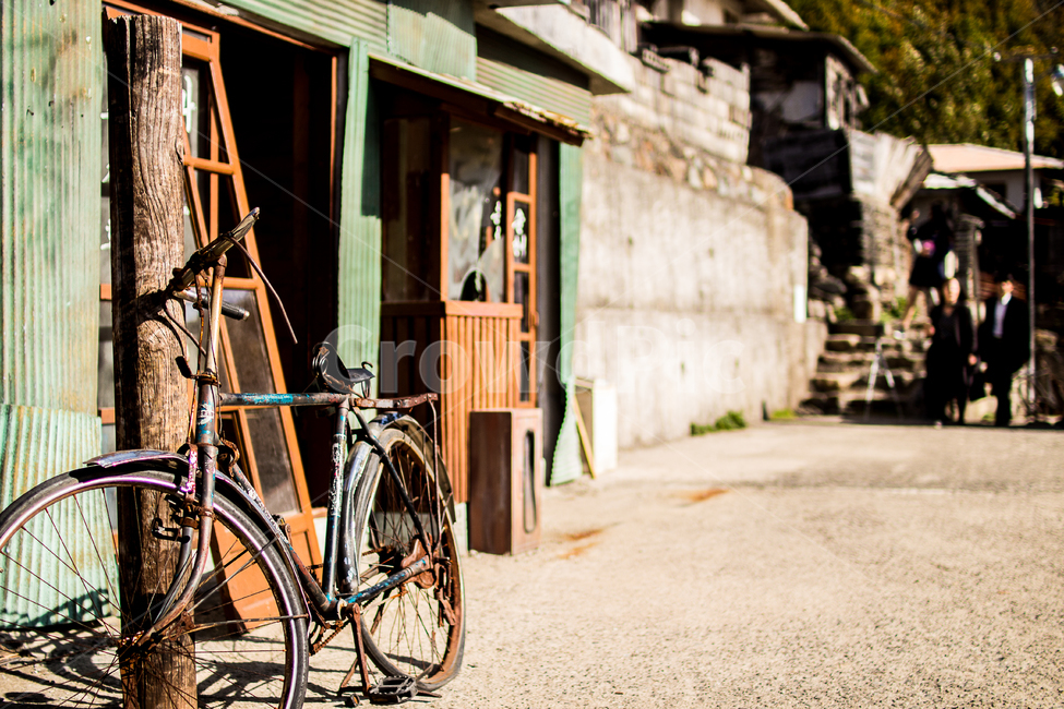 자전거,가게,추억,감성,1980,골목길,alley,빈티지사진,빈티지느낌,빈티지감성,vintage,transportation,교통,bike,vehicle,차량,bicycle,wheel,바퀴,machine,기계
