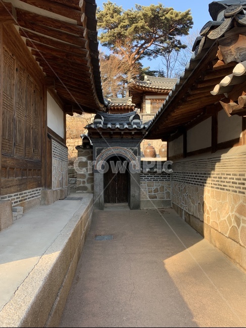 전통가옥,전통,풍경,기와,정원,골목길,alley,한국전통,한국문화,korean traditional,korean culture,건축물,건물외관,exterior,building,structure,architecture,construction,flagstone,판석
