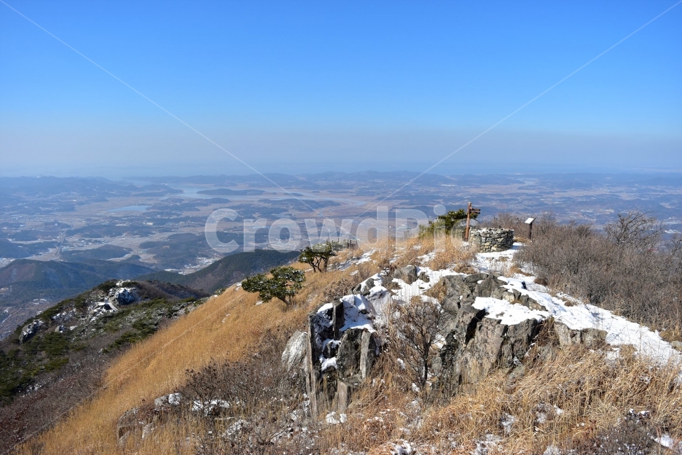 오서산,설경,눈꽃,풍경,겨울,자연,눈,스포츠,등산,산행,nature,snow,겨울풍경,느낌,아름다운,신비로운,경이로운,다큐,필,힐링,명산,국립공원,순백,landscape,winter,season,천제단,운해,영산,트레킹,인기명산,조망,전망,억새,광천,겨울,계절,winter,season,자연,풍경,nature,landscape,한국자연풍경,한국자연경관,korea nature landscape,dirt road,흙길,gravel,자갈,road,도로