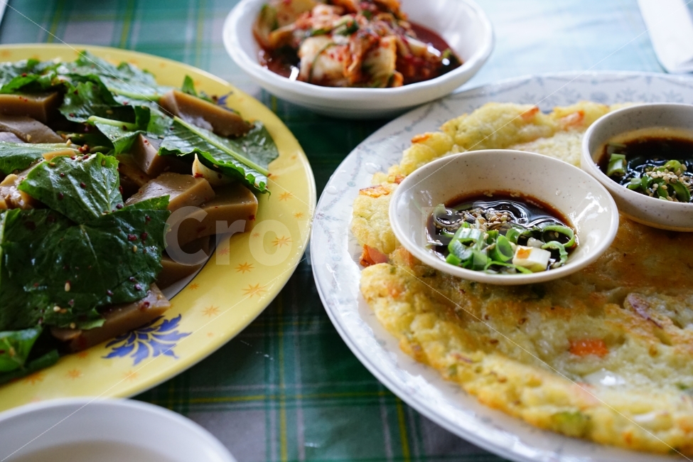 	안주,감자전,막걸리,감자,전,간장,음식,푸드,먹방,모임,만남,맛집,토속,한식,묵,도토리묵,음식,식재료,요리,food,cook,meal,dishes,food reserves,한식,한국음식,한국요리,korean food,korean dishes,korean meal,korean cook,디저트,간식,후식,dessert,snack