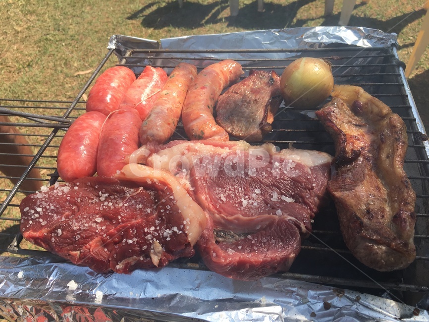 브라질,바베큐,소고기,소세지,bbq,파티,캠핑,그릴,구이,육류,숯불,고기,양파,야외,여행,요리,brazil,sausage,grill,camping,beef,meat,party,outdoor,travelling,trip,onion,charcoal,cook,cooking,meal,dishes,food