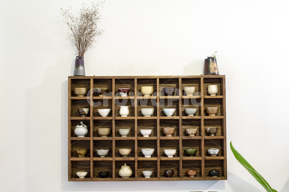 그릇,도자기,사각형,정렬,나무,정물,칸칸이,안정감,인테리어,실내디자인,interior design,사물,물건,오브젝트,thing,object,matter