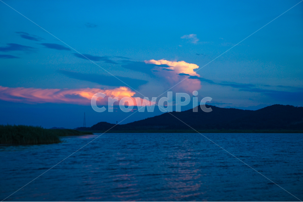 바다,하늘,구름,석양,해넘이,일몰,해질녁,자연,풍경,nature,landscape,색깔,색상,색채,색감,color sense,color sensitivity,feeling of color,land,땅,outdoors,옥외,water,물,sea,ocean,대양,shoreline,해안선