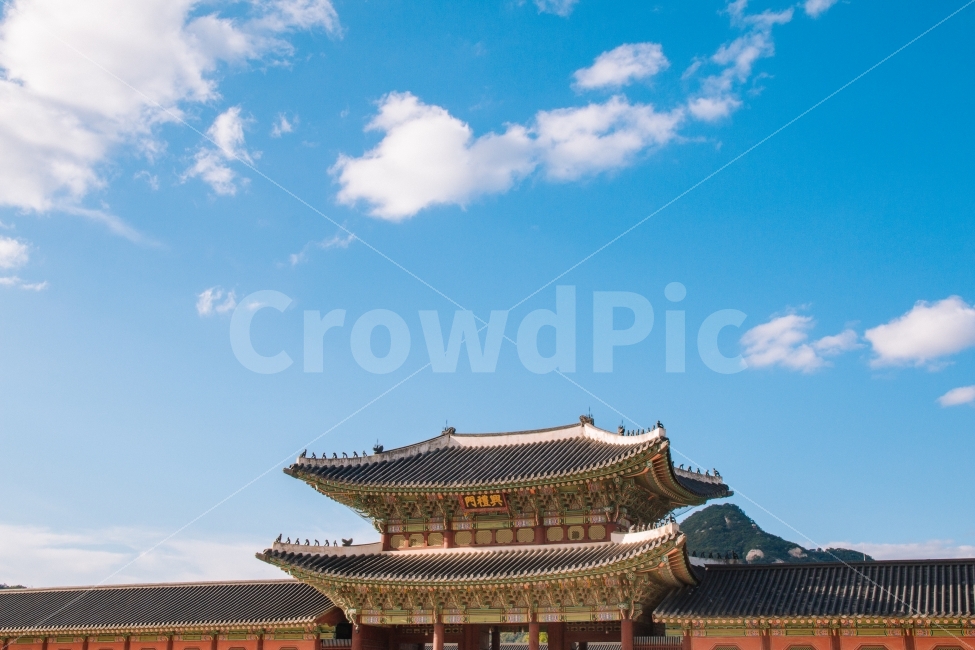 경복궁,서울,궁궐,기와,전통,산,하늘,가을하늘,korea,koreatraditional,랜드마크,landmark,tourist attraction,한국전통,한국문화,korean traditional,korean culture