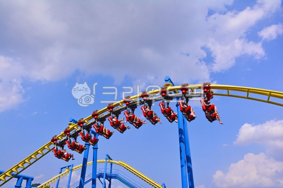 Amusement park,sky,blue sky,orbital train,themepark,Cheongryong Train,clouds,people,amusementpark,Rides,outdoor,Amusement Park,outdoors,joy,childrensgrandpark,Grand Park,leisure,Childrens Grand Park,park