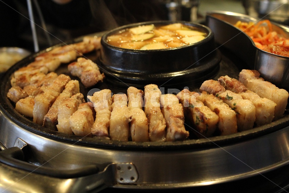 삼겹살,철판,된장찌개,뚝배기,음식,요리,고기