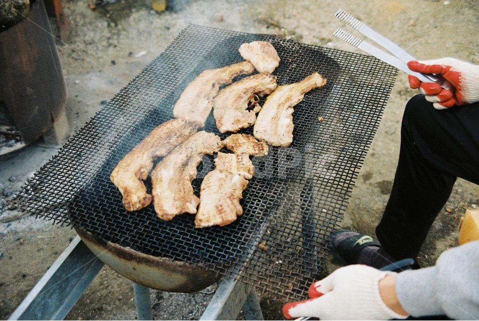 시골,숯불,삼겹살,연기,돼지고기,음식,식재료,요리,food,cook,meal,dishes,food reserves,육류,고기,meat