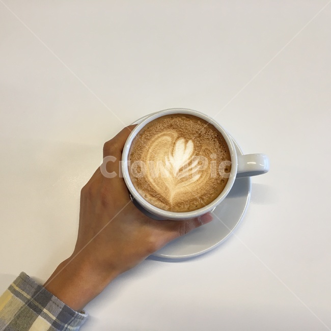 카페,조명,감성,인테리어,cafe,interior,공간,따뜻함,액자,실내,심플,커피,coffee,손,여유,latte,카페라떼,커피,카페,coffee,cafe