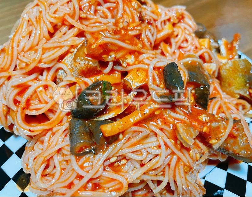 복어껍질무침,복어껍질초무침,생선껍질무침,생선껍질초무침,생선껍질,복어껍질,초무침,무침,복어,생선,양념,무채,비빔국수,비빔면,비빔,면,면요리,면사리,사리면,소면,면류,국수,음식,요리,식사,food,dish,cook,meal,fish,noodle