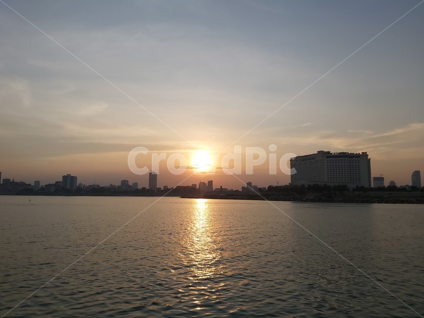하늘,sky,sunset,황혼,dusk,sunlight,자연,nature,outdoors,옥외,붉은하늘,redsky,빛,light,sun,해,노을,일몰,태양,강,야외