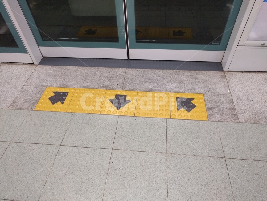 부산치하철,스크린도어,방향표,화살표,예티켓