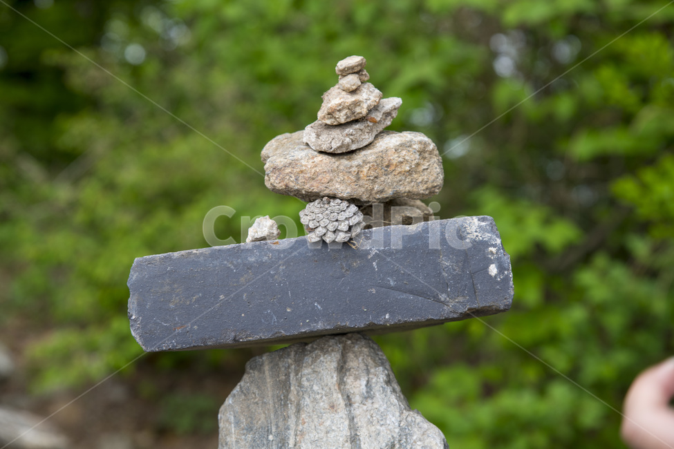 돌탑,소원,기울어짐,솔방울,균형,밸런스,자연,풍경,nature,landscape