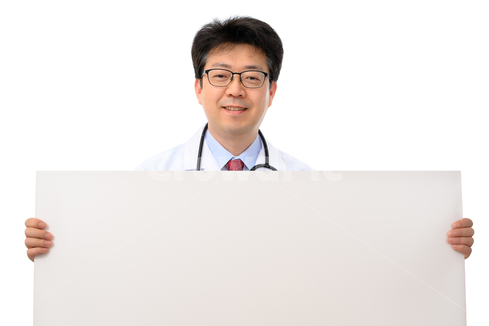 남자,의사,닥터,남성,1명,메세지보드,메세지,보드,메시지,화이트보드,광고,알림,정보,카피스페이스,여백,누끼,의료,병원,진료,한국인,아시아인,중국인,일본인,중년,중장년,40대,50대,바이러스,코로나바이러스,질병관리,독감,감기,예방,교육,미소,내과의사,공백,빈칸,전문의,게시파,광고판,의료보험,건강보험,전문가,코로나,카피,스페이스,사스,전염병,건강,과학,마스크,일회용,일회용마스크,사람,인물,인간,human,person,의료,의학,병원,medical,hospital,clinic,누끼,remove background