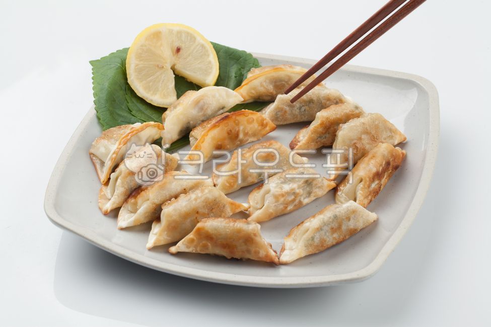 dumpling,close up,ingredient,fried food,cook,simple,dishes,reserves,Chinese food,pork,food,meal,Chinese culture,Grilled dumplings,flour,grocery,Food Ingredients,fat,ingredients,cooking
