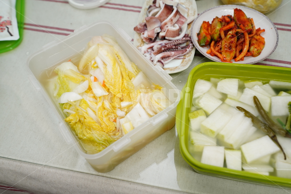 배추,물,물김치,한국,음식,푸드,반찬,채소,야채,전통,식사,먹거리,음식,식재료,요리,food,cook,meal,dishes,food reserves,한식,한국음식,한국요리,korean food,korean dishes,korean meal,korean cook