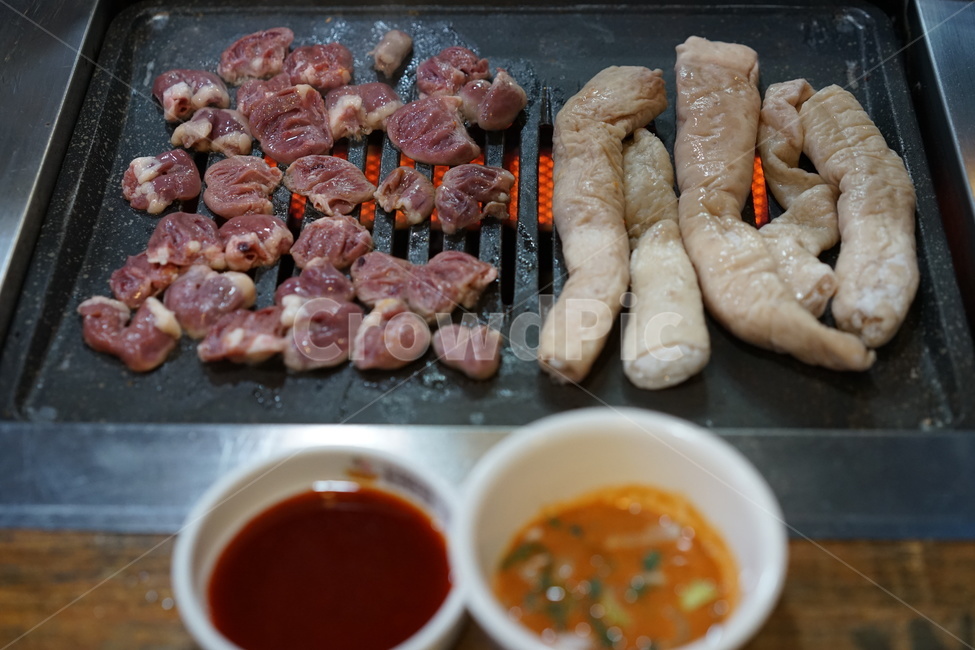막창,염통,고기,육류,불판,고깃집,돼지막창,막창집,내장,한국음식,음식,식재료,요리,food,cook,meal,dishes,food reserves,육류,고기,meat,한식,한국음식,한국요리,korean food,korean dishes,korean meal,korean cook