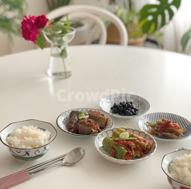식탁,밥,테이블,꽃병,반찬,식물,숟가락,음식,식재료,요리,food,cook,meal,dishes,food reserves,한식,한국음식,한국요리,korean food,korean dishes,korean meal,korean cook
