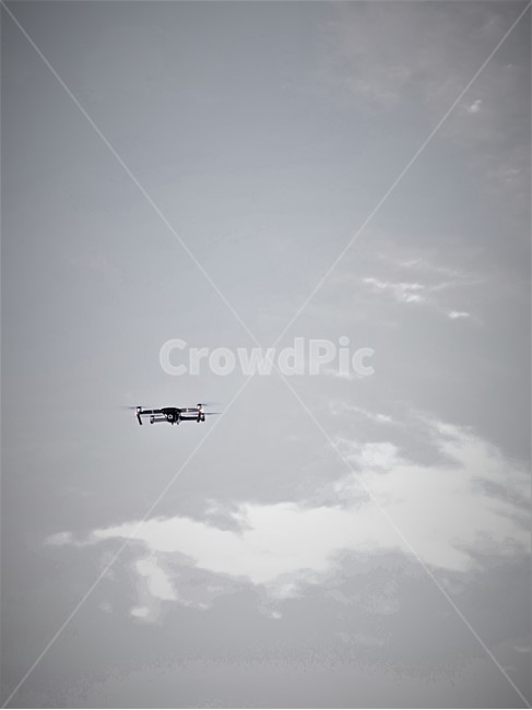 드론,하늘,구름,drone,sky,cloud,흑백,모노톤,흑백,모노톤,monochrome,black and white,정보통신기술,전자기기,전자제품,it,information,technology,electronic equipment,사물,물건,오브젝트,thing,object,matter