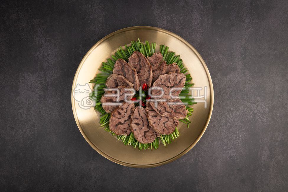 platter,beef,plate,food,boiled pork,brassware,meal,dish,Bangjja,meat,chives,A long incident,traditional food