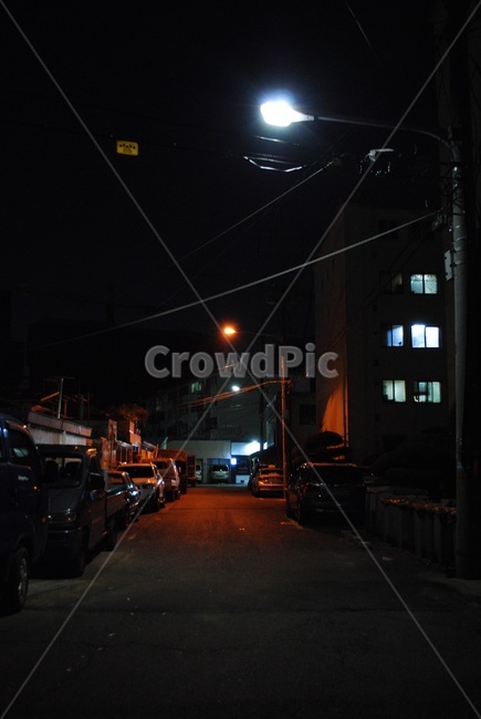 동네,하늘,저녁,골목,자동차,길,가로등,야경,밤,풍경,nightscape,night,landscape,골목길,alley,car,차,automobile,vehicle,차량,transportation,교통