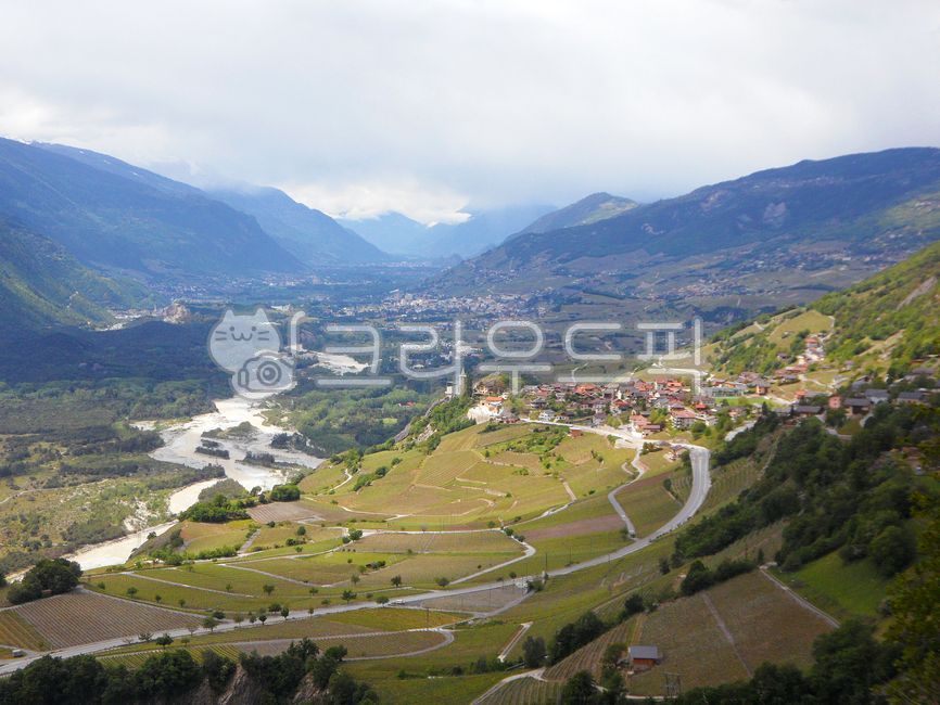mountainrange,world scenery,martigny,trees,mountain,overseas scenery,province,road,mountainouslandforms,highland,switzerland,tree,mountain range,slope,field,background,valley,screen background,alps,Hill,Machtune,Swiss,house,foreign country,world,screenbac