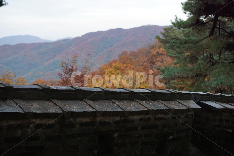 남한산성,가을산,단풍,낙엽,나무,가을,가을,계절,fall,autumn,season,한국전통,한국문화,korean traditional,korean culture,건축물,건물외관,exterior,building,structure,architecture,construction,roof,지붕