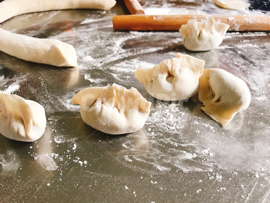 만두,손만두,만두빚기,명절,설날,반죽,밀대,음식,식재료,요리,food,cook,meal,dishes,food reserves,한식,한국음식,한국요리,korean food,korean dishes,korean meal,korean cook