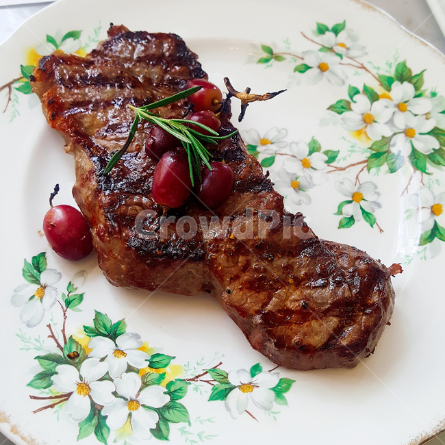 꽃접시,레스토랑,외식,스테이크,플레이팅,음식,고기,음식,식재료,요리,food,cook,meal,dishes,food reserves,육류,고기,meat,양식,서양음식,서양요리,western food,western dishes,western meal,western cook