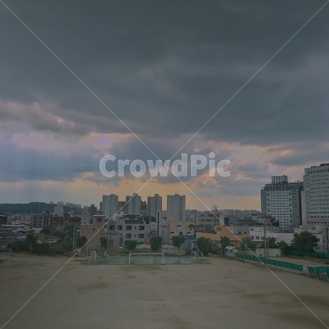 경치,도시,건물,풍경,시티,city,자연,구름,학교,운동장