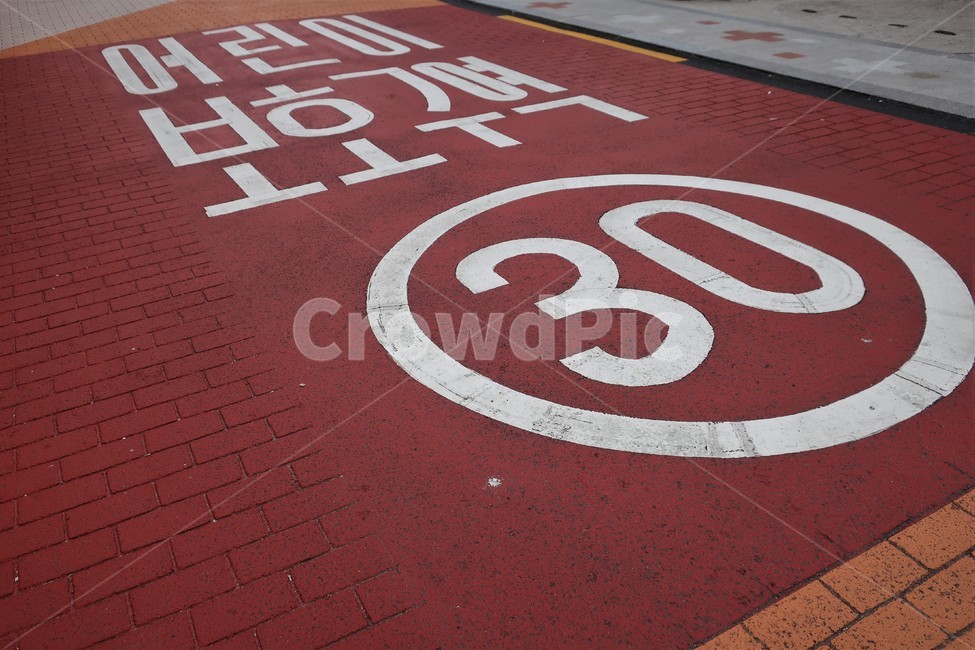 어린이,보호,구역,스쿨존,노면,표시,교통,안전,속도,제한,경찰