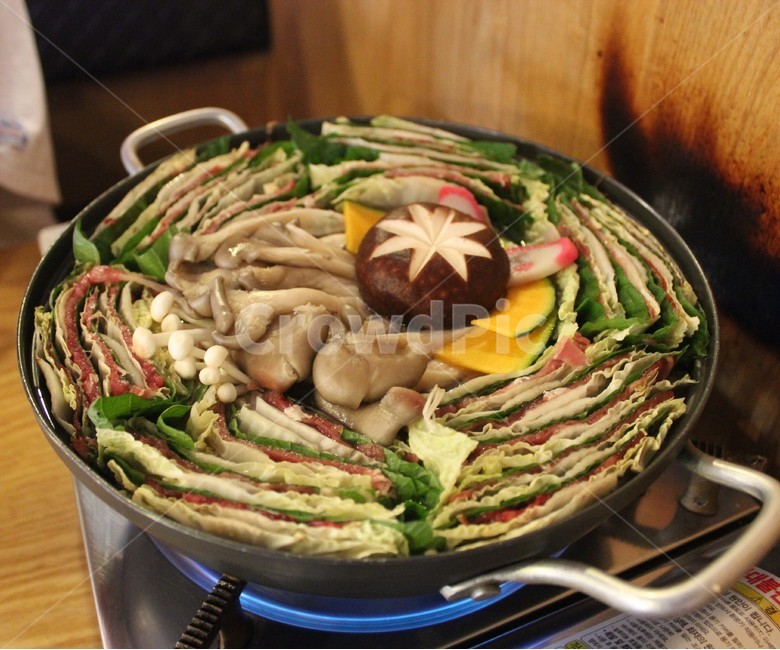 전골,소고기전골,양배추,버섯,찌개