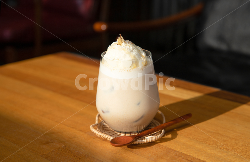 음료,쌀,라떼,카페,커피,cream,크림,디저트,beverage,마실것,drink,dessert,음료수,drink,beverage