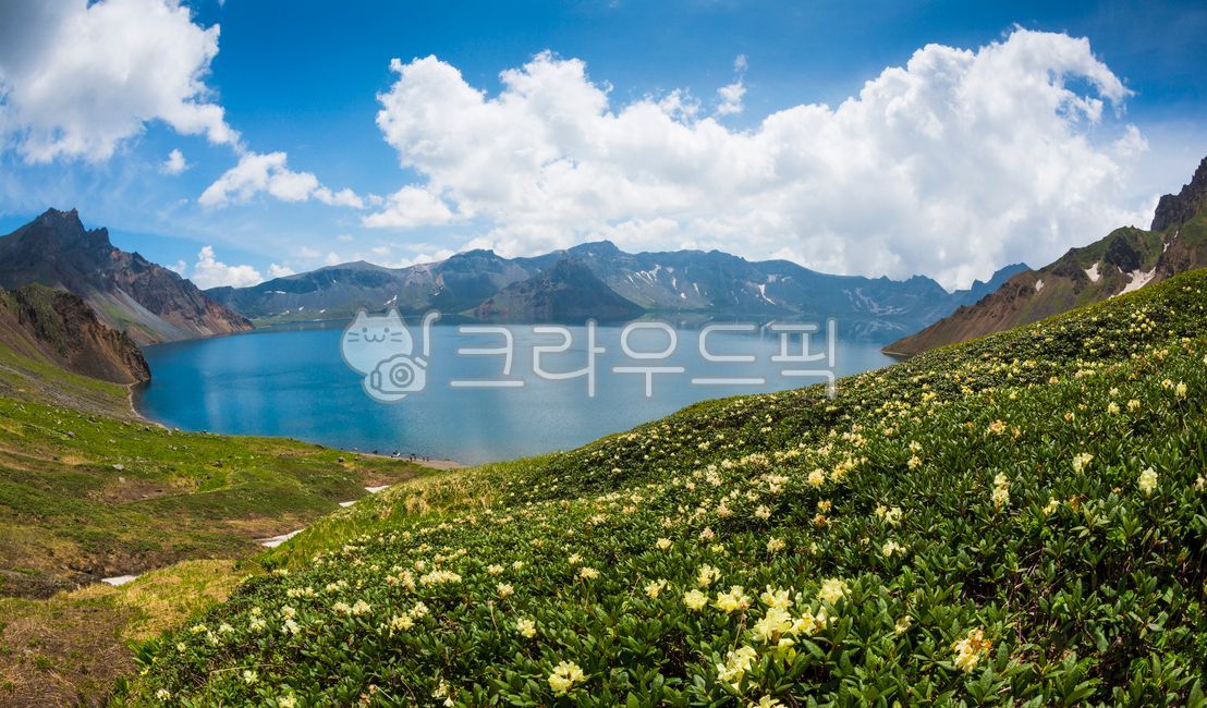 Spa,Baekdu Mountain Heaven and Earth,North Korea,cloud,spring,caldera,healing,superb view,mountain,Changbai Mountain,dormant volcano,sight,season,Remaining snow,secret place,panacea flower,sky,panacea,spa,mountain range,Attractions,water,panorama,limewate