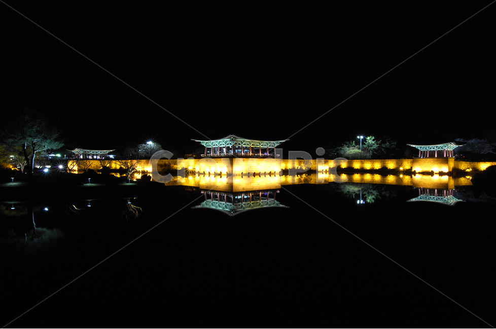 경주,자연,야경,동궁과월지,안압지,야경,밤,풍경,nightscape,night,landscape,한국전통,한국문화,korean traditional,korean culture,랜드마크,landmark,tourist attraction,한국랜드마크,한국관광지,한국명소,korea landmark,korea tourist attraction,건축물,건물외관,exterior,building,structure,architecture,construction,건물,worship,예배,shrine,신사