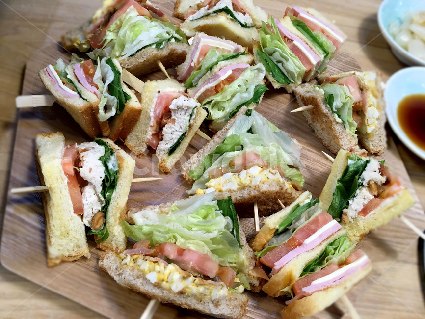 샌드위치,빵,브런치,플레이팅,sandwiches,음식,요리,식사,음식,식재료,요리,food,cook,meal,dishes,food reserves,디저트,간식,후식,dessert,snack