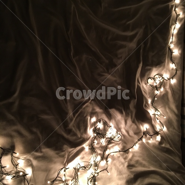 전구,lighting,조명,침대,이불,인테리어,실내디자인,interior design