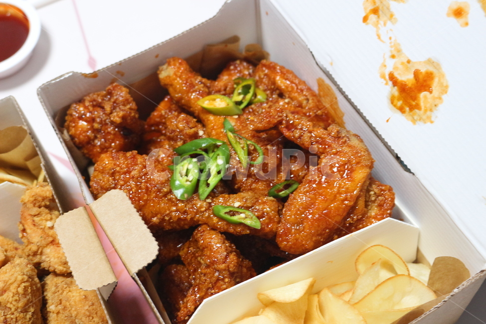 치킨,후라이드,양념치킨,닭다리,매운치킨