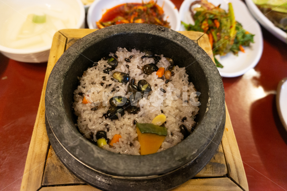 돌솥밥,뚝배기밥,가마솥밥,집밥,밥,누룽지밥,콩밥,오곡밥,영양식,보양밥,돌솥콩밥,한식,전통음식,한국음식,한국밥,rice,korearice,koreafood,food,dolsotbap,hotpotrice,pot,돌쌈밥,음식,식재료,요리,food,cook,meal,dishes,food reserves,한식,한국음식,한국요리,korean food,korean dishes,korean meal,korean cook