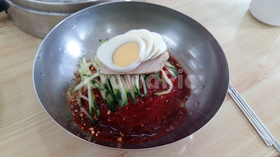 울산,동래밀면,비빔밀면,매운맛,삶은계란,오이,땅콩가루,수육,음식,식재료,요리,food,cook,meal,dishes,food reserves,면류,면요리,noodles,한식,한국음식,한국요리,korean food,korean dishes,korean meal,korean cook