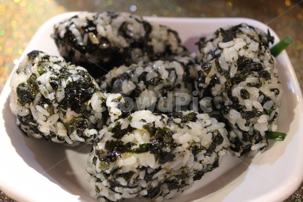 주먹밥,밥,쌀,날치알,날치알밥,김,날치알주먹밥,맛있는,식사,점심식사,저녁식사,식당,한국식당,한국음식,rice,food,korea,koreafood,koreanfood,다이어트,음식,식재료,요리,food,cook,meal,dishes,food reserves